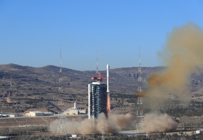 我国成功发射试验十三号卫星  中国航天2022年首次发射开门红