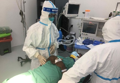 全球连线 | 无惧风险——中国援圭亚那医疗队成功救治感染新冠的颈椎脱位患者