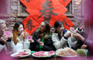 Understanding Shandong: Mountain village in Linyi attracts foreigners with folk performances during Chinese New Year