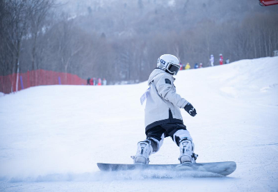《滑雪吧！少年》主题活动纪录片正式发布！第一期：《滑雪少年团走进亚布力》
