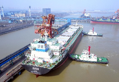 河北黄骅港首次实现5万吨级重载双向通航
