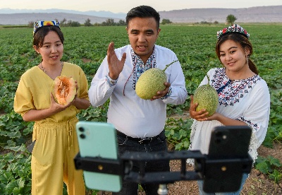 新疆：共享幸福生活