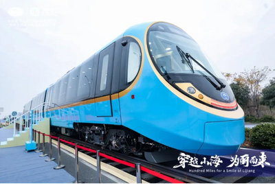 云南丽江：游客游览玉龙雪山将进入有轨电车时代