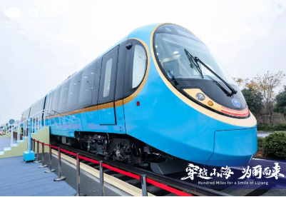 云南丽江：游客游览玉龙雪山将进入有轨电车时代