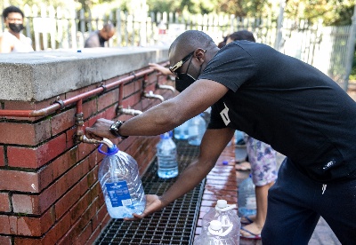 通讯：南非开普敦在断水危机中警醒