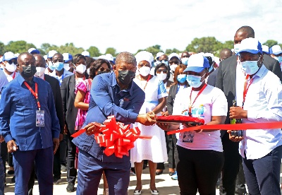 安哥拉总统参加中企承建重点民生项目交付使用仪式