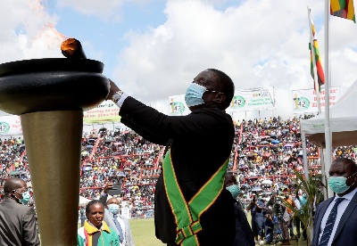 津巴布韦首次在首都以外城市举行独立日庆典