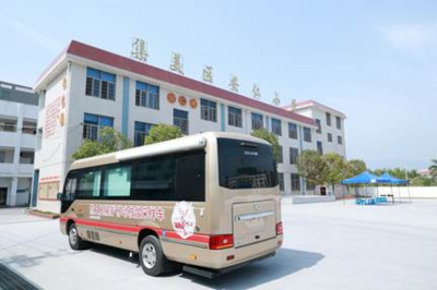 福建首辆移动核酸采样车星夜兼程 助力上海核酸采样工作