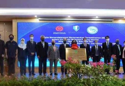 马来西亚彭亨大学与联合钢铁（大马）集团公司举行校企合作签约仪式