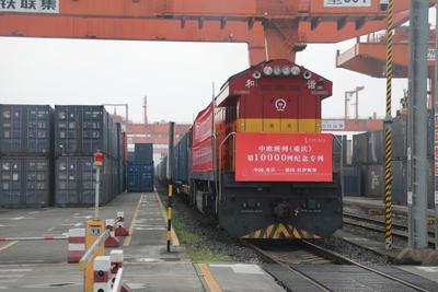 从零到万，重庆成为全国首个中欧班列突破10000列城市