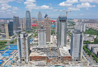 哈尔滨新区金融中心项目战酷暑抢工期 全力以赴保目标