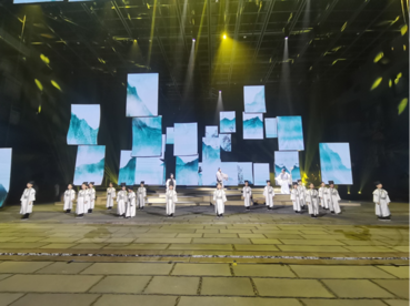 首届柯桥鉴湖诗会暨2022先锋诗歌之夜在绍兴柯岩鲁镇景区举行