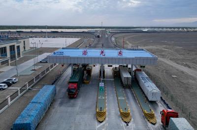 全球连线｜第三条进出新疆高速公路通车