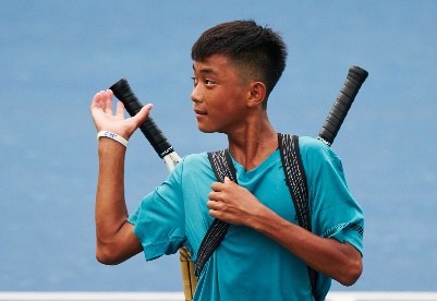追光｜每天挥拍不低于7000次，网球改变了背篓少年的人生