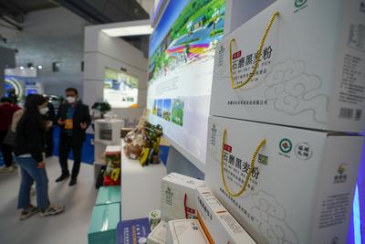 特写：“这里有更多更好的机会”——中外展商亚欧博览会上觅商机