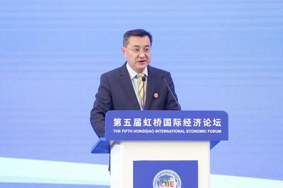 商务部部长助理李飞：不断完善政策环境让产业链供应链活起来、转起来
