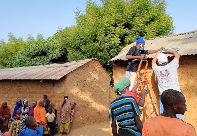 通讯：中企落实“百企千村”活动点亮尼日利亚村庄