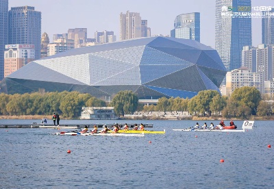 “中国杯”第5届沈阳国际赛艇公开赛在浑河鸣笛开赛