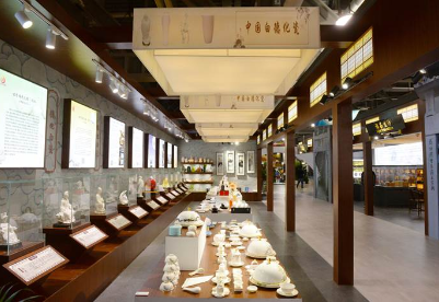 “中国白·德化瓷”亮相进博会 世界瓷都传承创新陶瓷文化