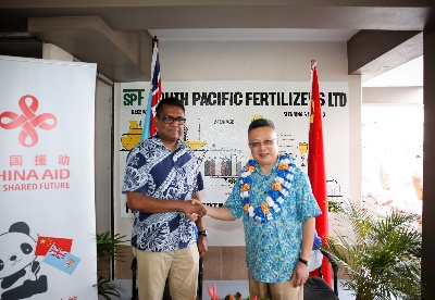 中国政府向斐济捐赠720吨化肥