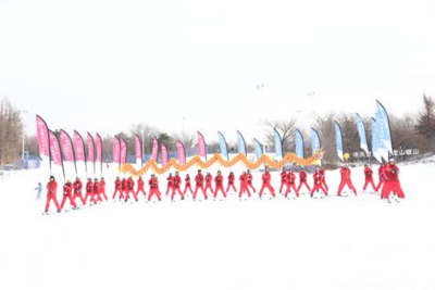 长春天定山滑雪场11月19日开板首滑