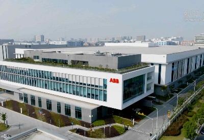 新华全媒+｜“机器人制造机器人”！ABB全球最大机器人超级工厂在上海投产