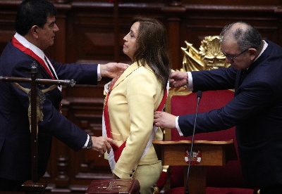 博卢阿特宣誓就任秘鲁新总统