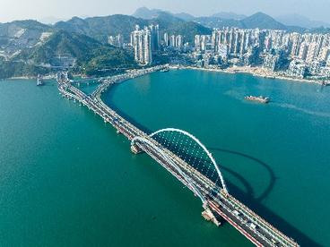 香港将军澳跨湾大桥正式通车