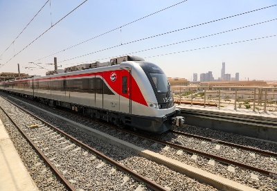 中企承建埃及“斋月十日城”市郊铁路正式运营