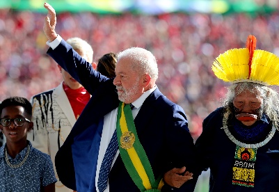 卢拉宣誓就任巴西总统  强调团结和重建