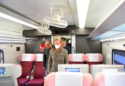 巴基斯坦将从中国进口的铁路客车投入载客运营
