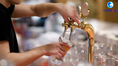 全球连线｜中国市场对百威集团至关重要——访百威集团全球首席执行官邓明潇