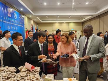  中国-太平洋岛国菌草技术示范中心在斐济揭牌启用
