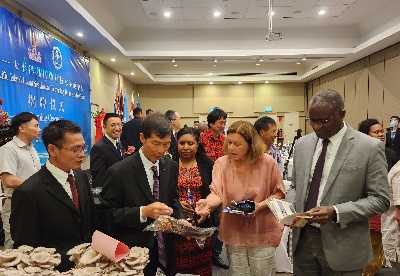  中国-太平洋岛国菌草技术示范中心在斐济揭牌启用