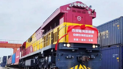 首趟西部陆海新通道（安康—东盟）铁海联运班列开行