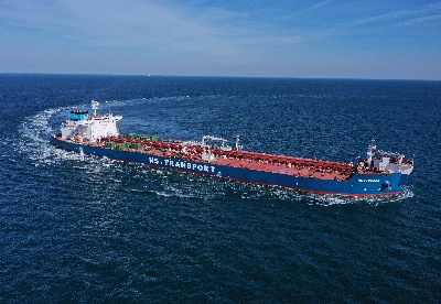  中国海油首艘载重15.5万吨动力定位穿梭油轮交付
