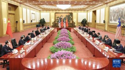习近平会见马来西亚总理安瓦尔