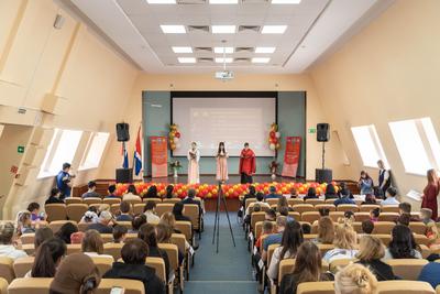 俄符拉迪沃斯托克举行中小学生“汉语桥”中文大赛