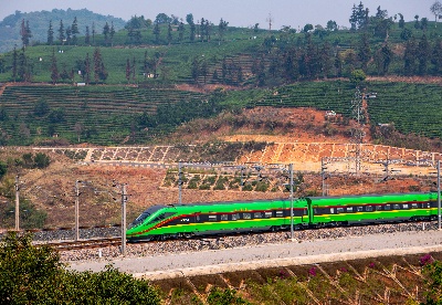 坐着火车去老挝！中老铁路国际旅客列车开行
