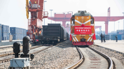 黑龙江开行首趟国产品牌商品汽车中欧班列
