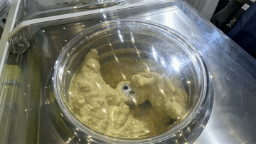 新华全媒+丨“逛吃”消博会 寻味“新奇特”全球美食