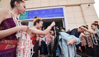 友谊路、发展路、幸福路——来自中老铁路老挝段的一线观察