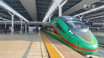列车首发 新华社记者带你体验中老友谊之旅