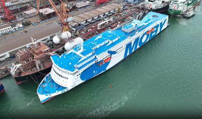 “中国制造”7万吨级豪华客滚船在广州启航