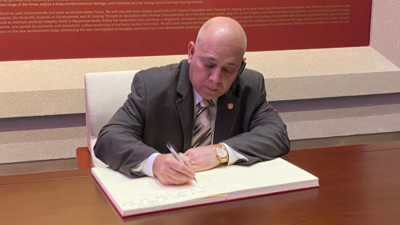 古共中央政治局委员莫拉莱斯：中国在很多方面都是世界典范