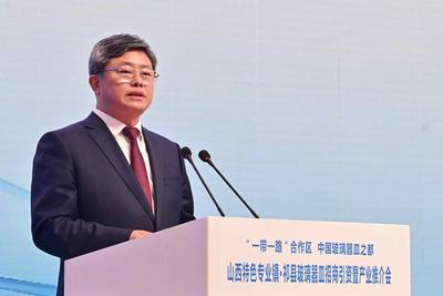 山西祁县擦亮“玻璃之光”——访山西省祁县县委书记李军
