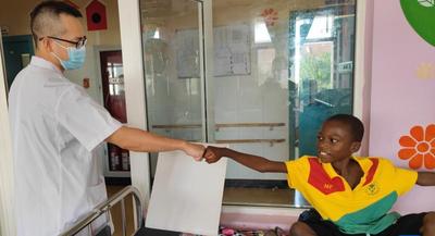 “一带一路”故事绘丨非洲大陆最西端的中国医生