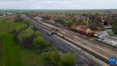 “一带一路”故事绘丨走近匈塞铁路匈牙利段建设者