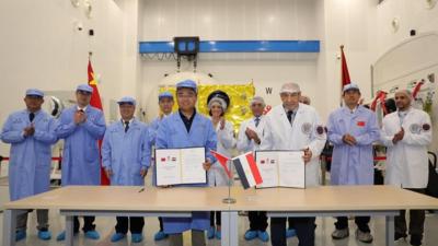 中国政府援助埃及二号卫星初样星成功交付