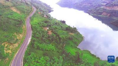 共话中国经济新机遇丨通讯：湖光山色中的“美丽丝带”——中企建公路助力卢旺达经济社会发展